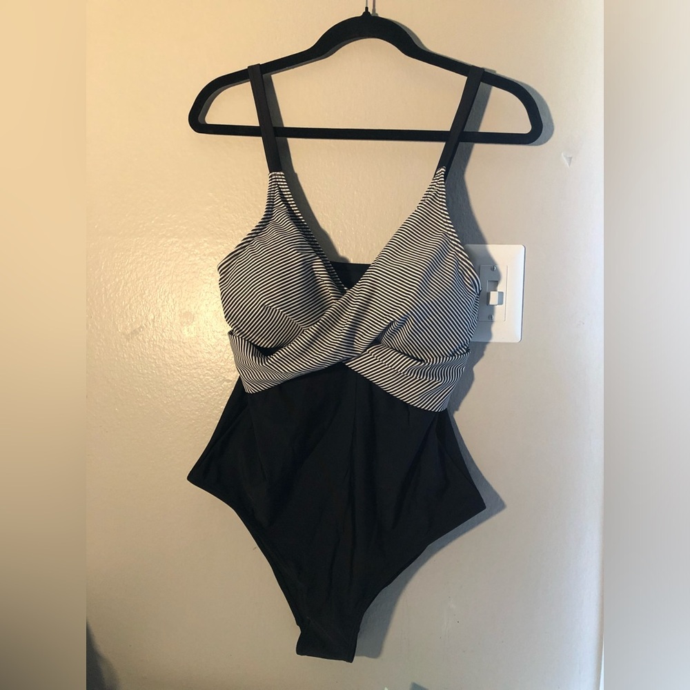 B2PRITY BATHING SUIT SIZE L /new with tags
